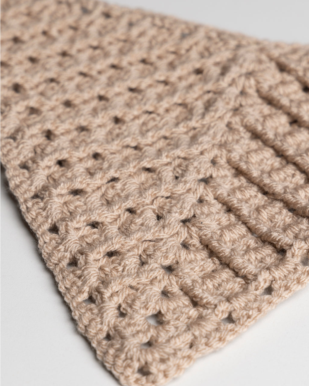 Asymmetrischer Taillen- und Hüftgürtel in Beige