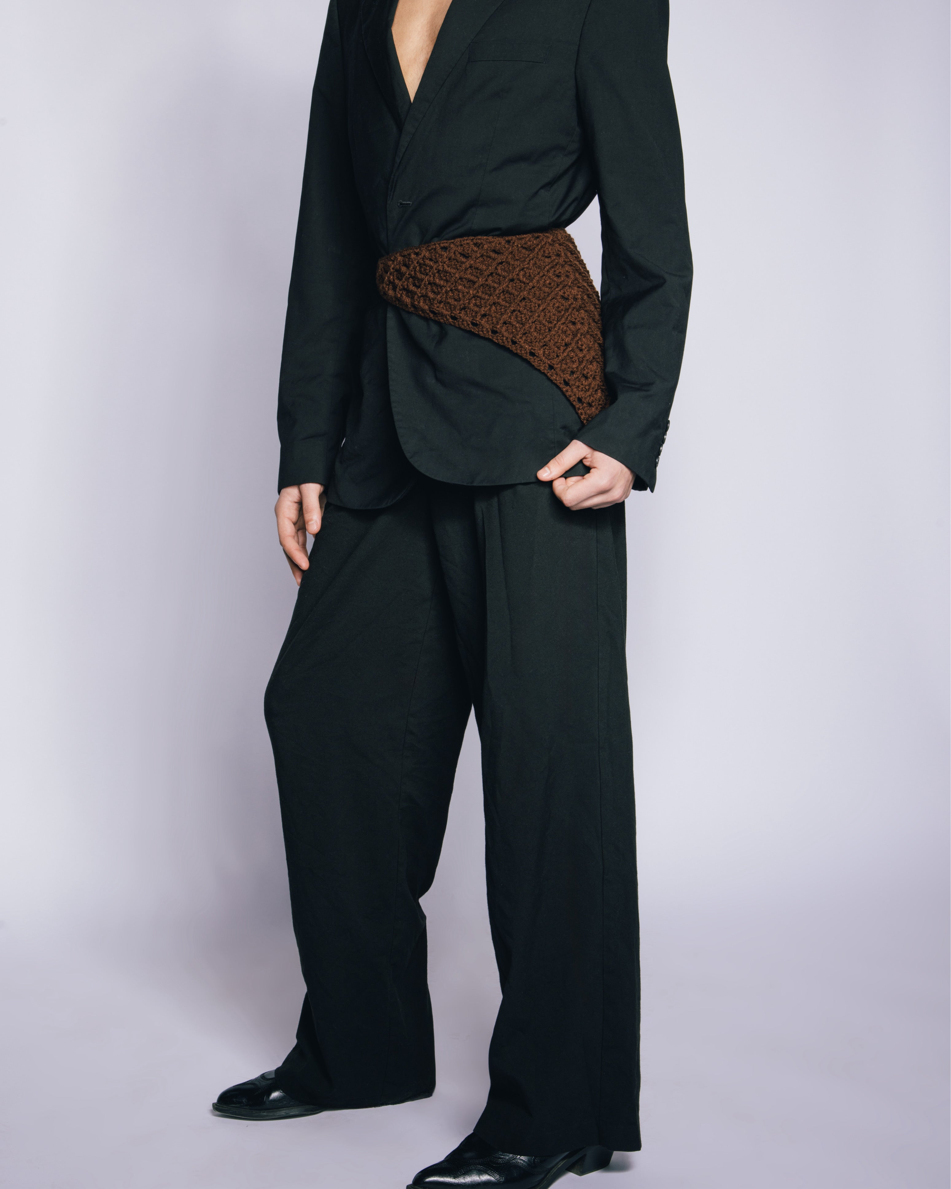 Asymmetrischer Taillen- und Hüftgürtel in Dunkelbraun