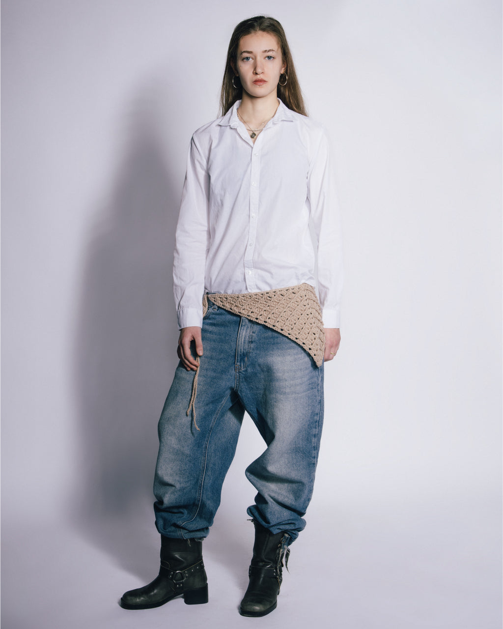 Asymmetrischer Taillen- und Hüftgürtel in Beige